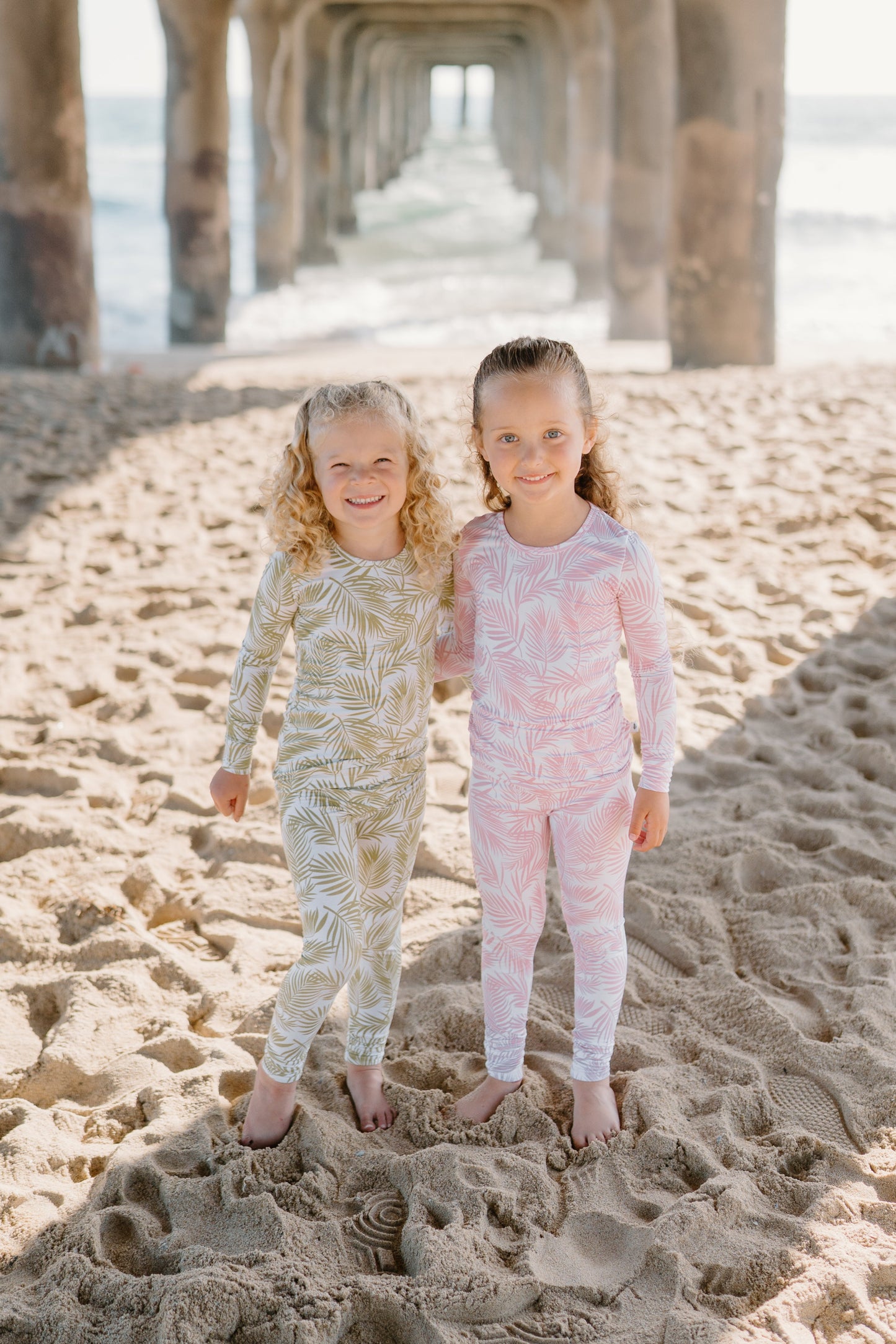 Transform your toddler’s bedtime with the luxuriously soft Cali Coastal two-piece pajama set! Featuring a breezy palm leaf design inspired by the serenity of coastal living, this vibrant print blends playfulness and style, perfect for adding a refreshing touch to your little one’s nightly routine. Crafted from eco-friendly bamboo fabric, the Cali Coastal set is incredibly soft, breathable, and gentle on sensitive skin. Bamboo’s natural temperature-regulating and moisture-absorbing properties help keep your 