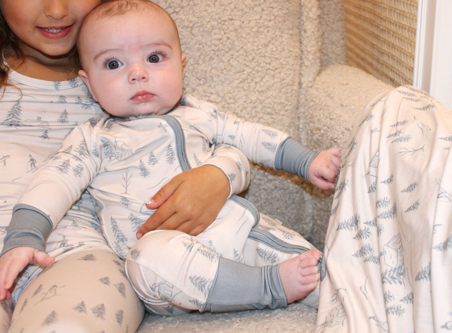 Cozy winter romper babies — made from breathable bamboo by Shae & Palmer, featuring the elegant Winterdream design for modern winter nurseries.