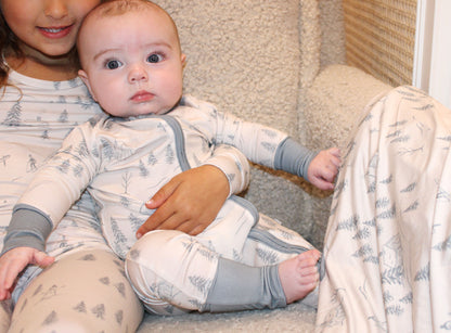 Cozy winter romper babies — made from breathable bamboo by Shae & Palmer, featuring the elegant Winterdream design for modern winter nurseries.