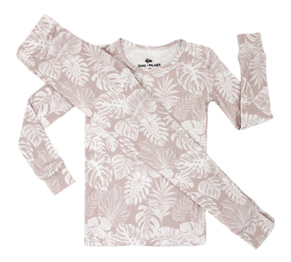 Transform your toddler’s bedtime with the luxuriously soft Tropical Bliss two-piece pajama set! Featuring a breezy palm leaf design, this set captures the essence of tropical escapes with its playful and vibrant vibe, adding a fresh twist to your little one’s nightly routine. Crafted from eco-friendly bamboo fabric, the Tropical Bliss set is ultra-soft, breathable, and gentle on sensitive skin. Bamboo’s natural temperature-regulating and moisture-absorbing properties help keep your toddler cool in warmer we